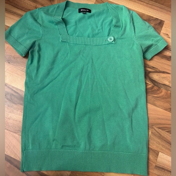 Dalia Green Short Sleeve Sweater - Picture 2 of 4